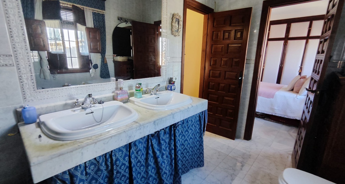 4 Bedrooms Bedrooms, ,3 BathroomsBathrooms,Villa,For Sale,1088