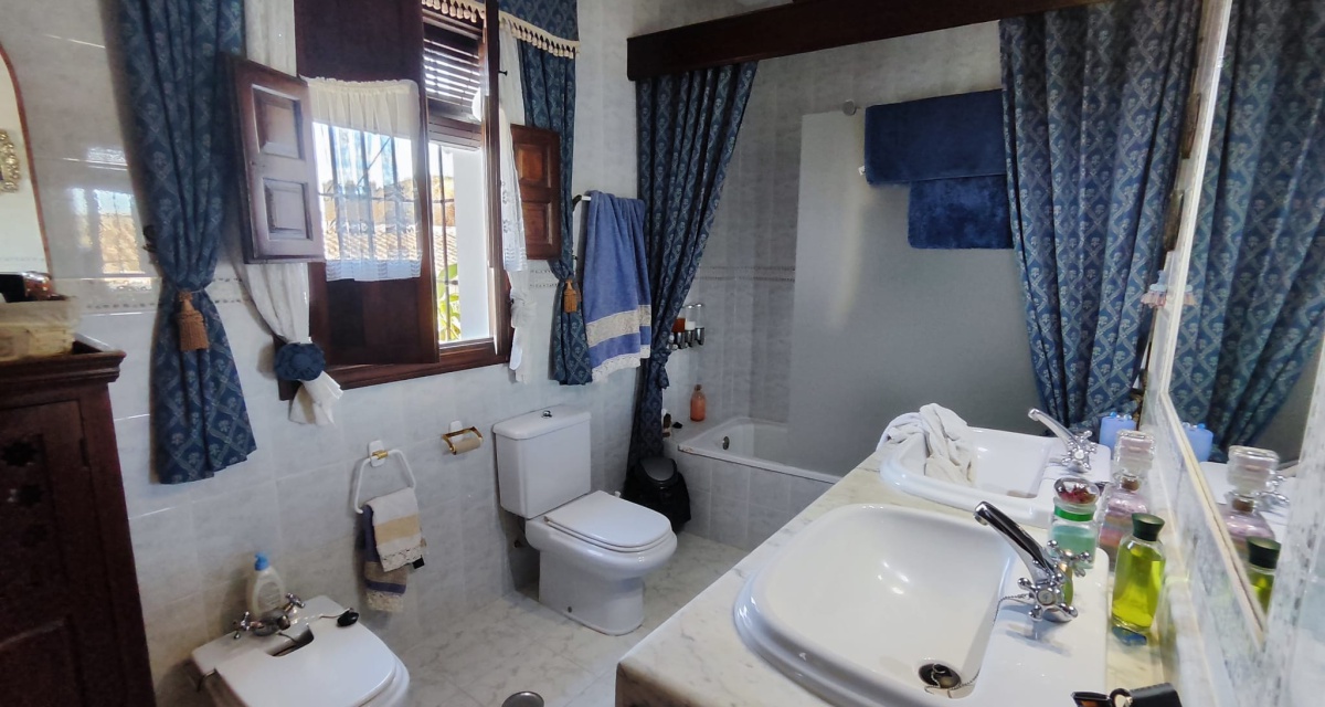 4 Bedrooms Bedrooms, ,3 BathroomsBathrooms,Villa,For Sale,1088