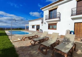9 Bedrooms Bedrooms, ,10 BathroomsBathrooms,Villa,For Sale,1090