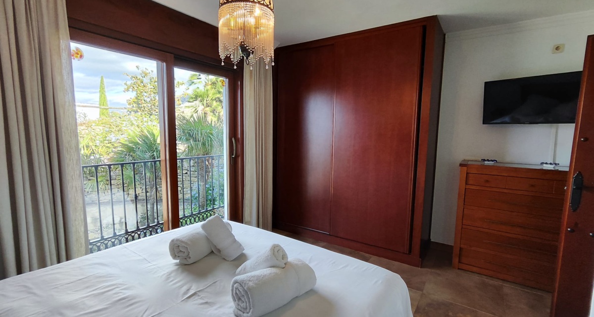 10 Bedrooms Bedrooms, ,10 BathroomsBathrooms,Villa,For Sale,1090