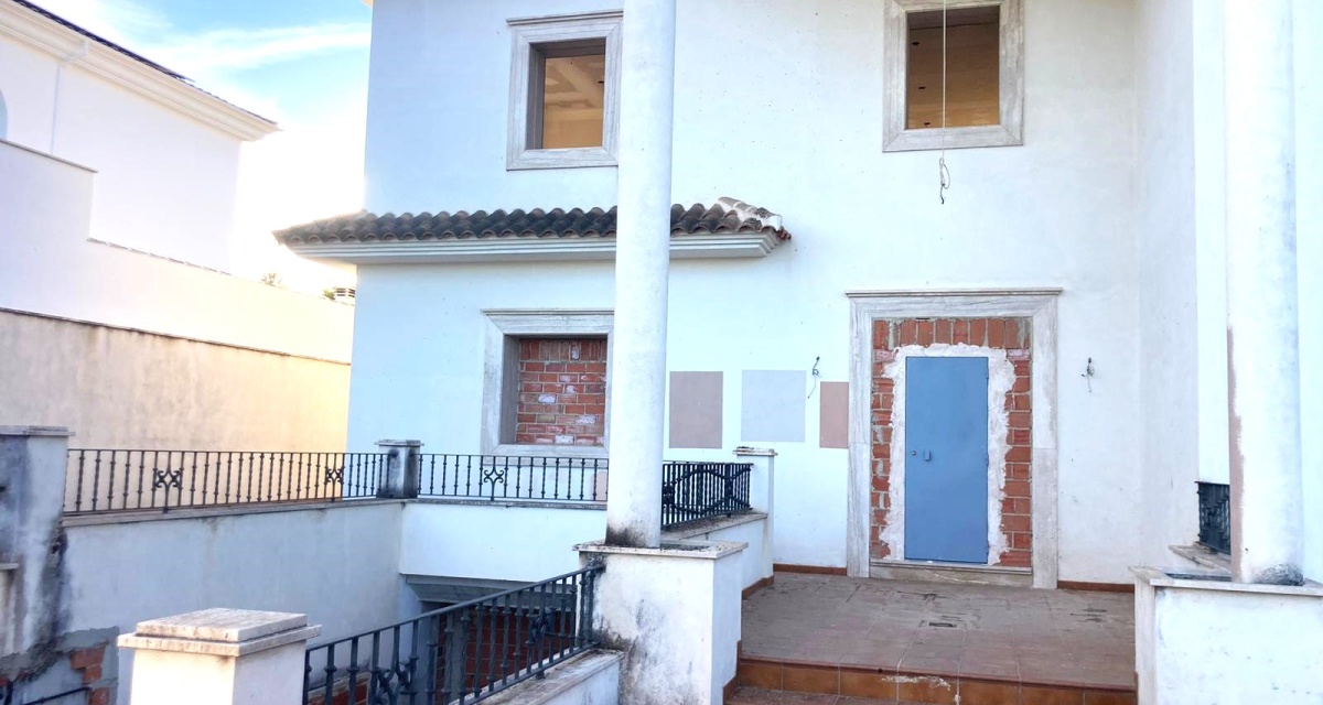 4 Bedrooms Bedrooms, ,5 BathroomsBathrooms,Villa,For Sale,1091