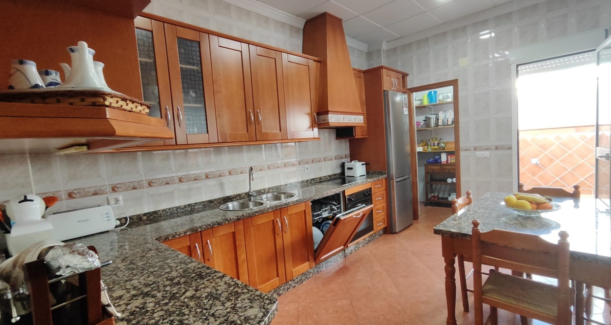 6 Bedrooms Bedrooms, ,3 BathroomsBathrooms,Villa,For Sale,1110