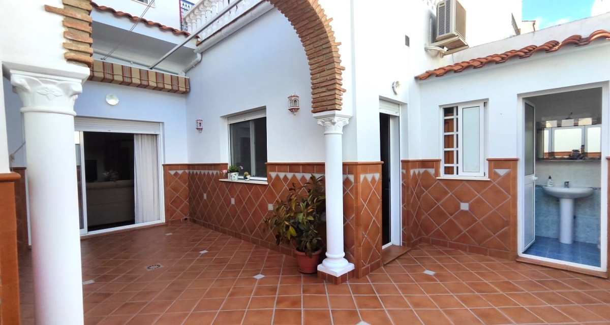 6 Bedrooms Bedrooms, ,3 BathroomsBathrooms,Villa,For Sale,1110
