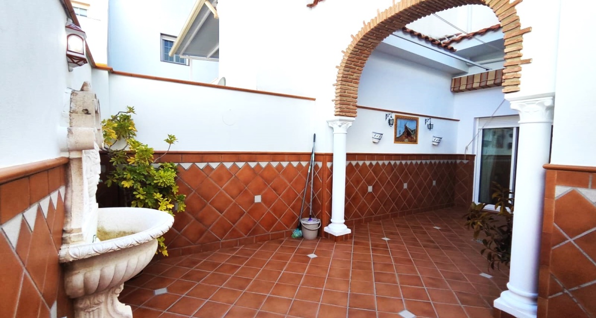 6 Bedrooms Bedrooms, ,3 BathroomsBathrooms,Villa,For Sale,1110