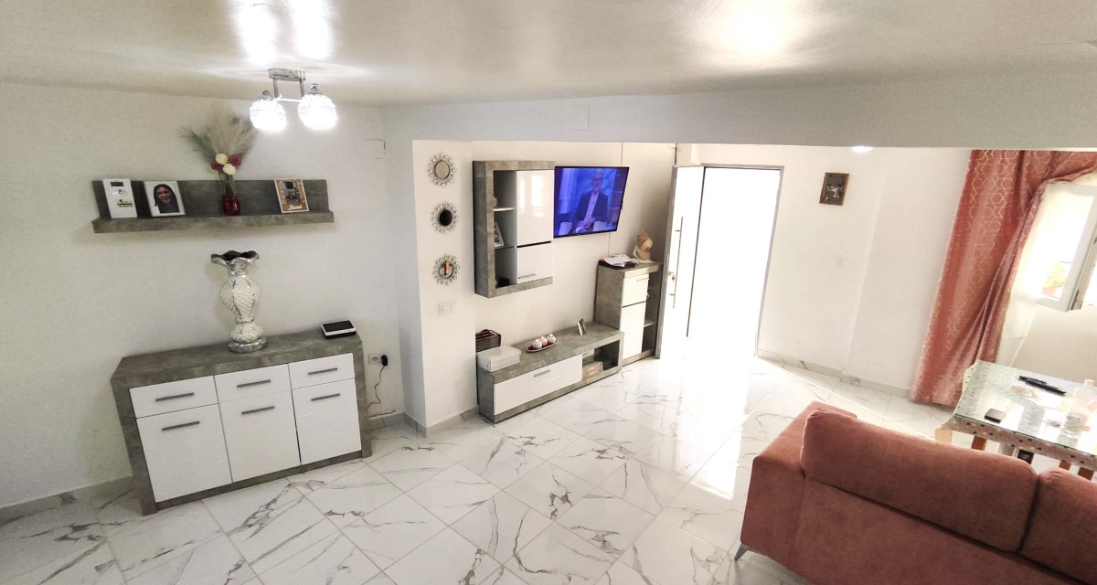 3 Bedrooms Bedrooms, ,1 BathroomBathrooms,Apartment,For Sale,1111