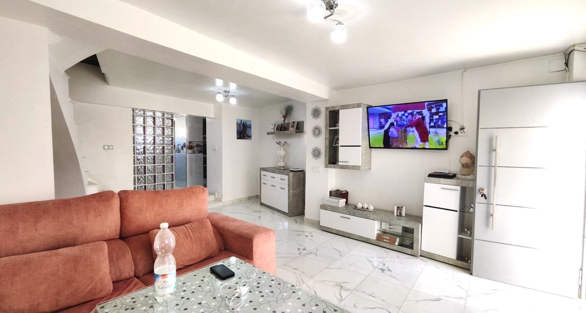 3 Bedrooms Bedrooms, ,1 BathroomBathrooms,Apartment,For Sale,1111