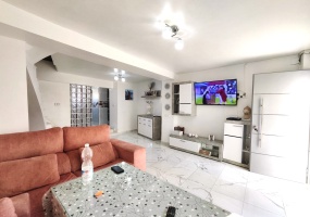 3 Bedrooms Bedrooms, ,1 BathroomBathrooms,Apartment,For Sale,1111