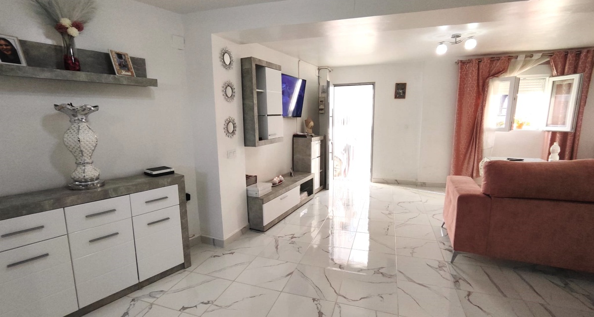3 Bedrooms Bedrooms, ,1 BathroomBathrooms,Apartment,For Sale,1111