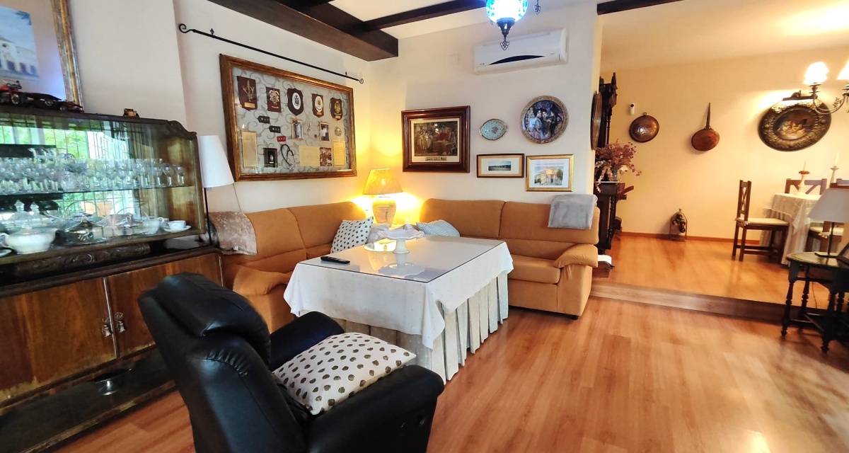 6 Bedrooms Bedrooms, 0 ,3 BathroomsBathrooms,Villa,For Sale,0,1121