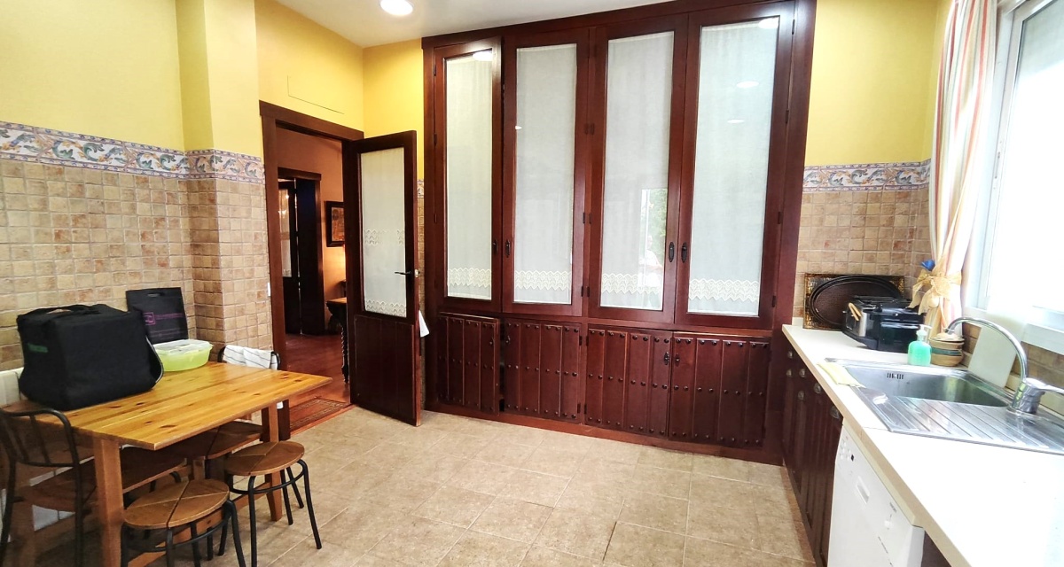 6 Bedrooms Bedrooms, 0 ,3 BathroomsBathrooms,Villa,For Sale,0,1121