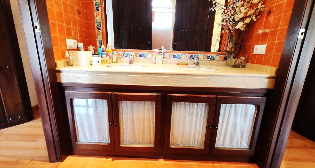 6 Bedrooms Bedrooms, 0 ,3 BathroomsBathrooms,Villa,For Sale,0,1121