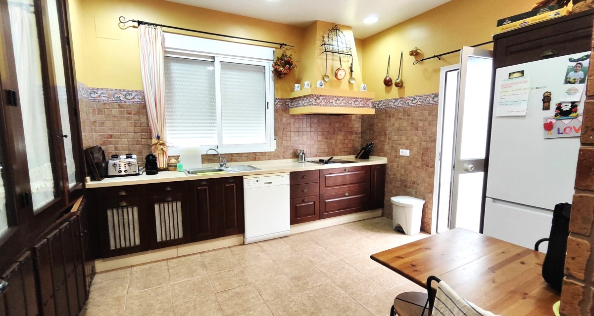 6 Bedrooms Bedrooms, 0 ,3 BathroomsBathrooms,Villa,For Sale,0,1121