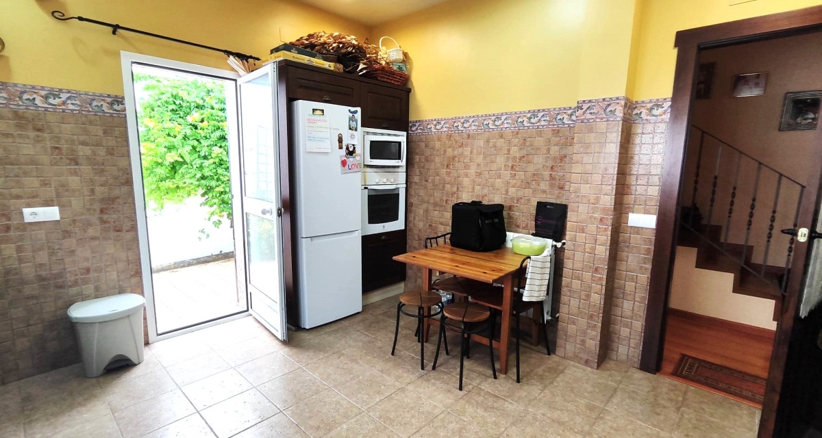 6 Bedrooms Bedrooms, 0 ,3 BathroomsBathrooms,Villa,For Sale,0,1121