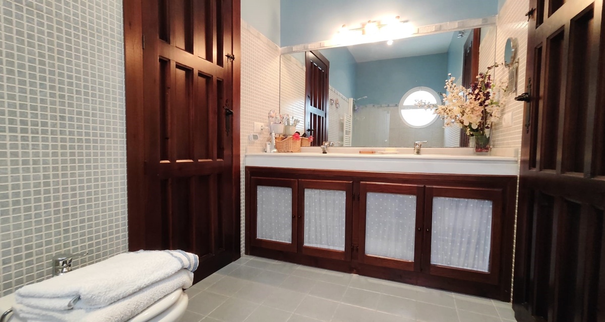 6 Bedrooms Bedrooms, 0 ,3 BathroomsBathrooms,Villa,For Sale,0,1121