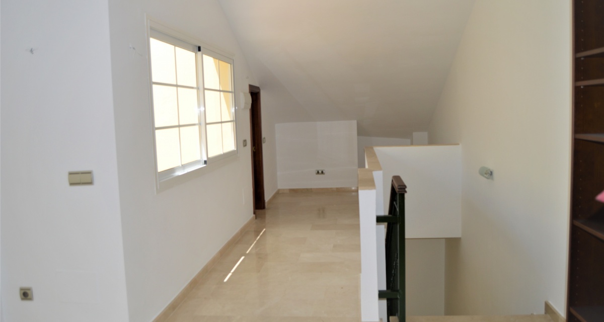 4 Bedrooms Bedrooms, ,3 BathroomsBathrooms,Villa,For Sale,1053