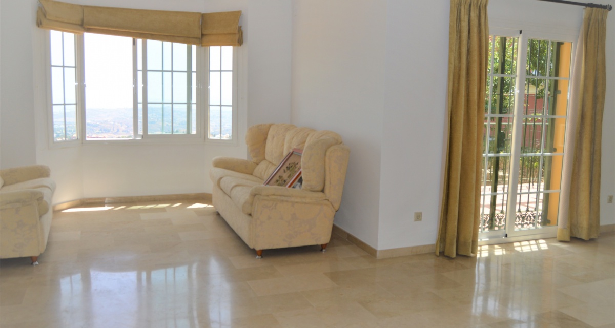 4 Bedrooms Bedrooms, ,3 BathroomsBathrooms,Villa,For Sale,1053