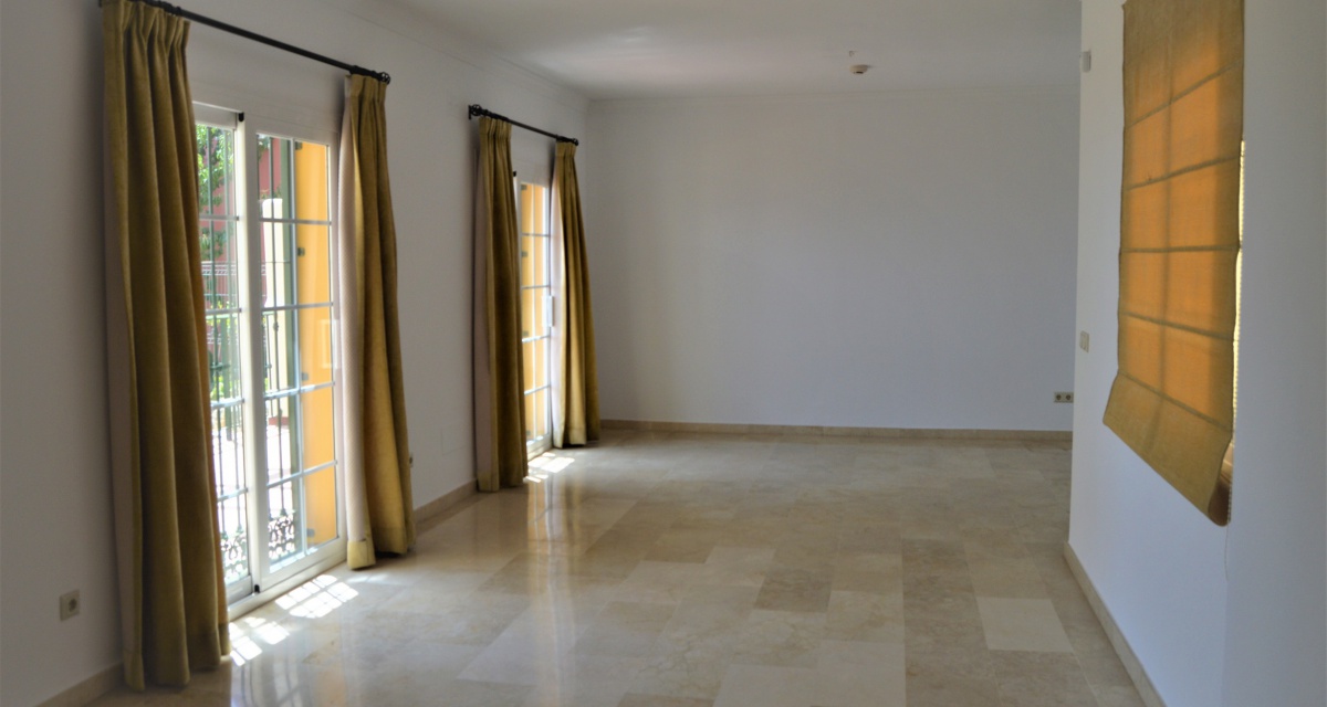 4 Bedrooms Bedrooms, ,3 BathroomsBathrooms,Villa,For Sale,1053