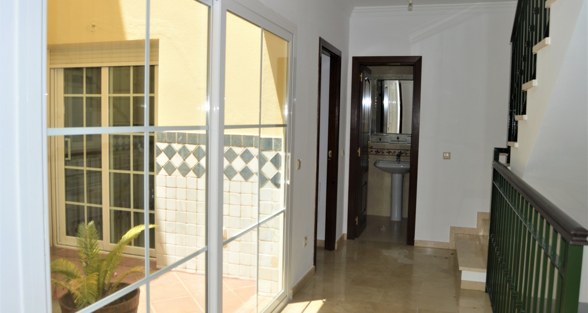 4 Bedrooms Bedrooms, ,3 BathroomsBathrooms,Villa,For Sale,1053