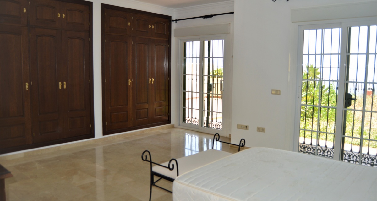 4 Bedrooms Bedrooms, ,3 BathroomsBathrooms,Villa,For Sale,1053