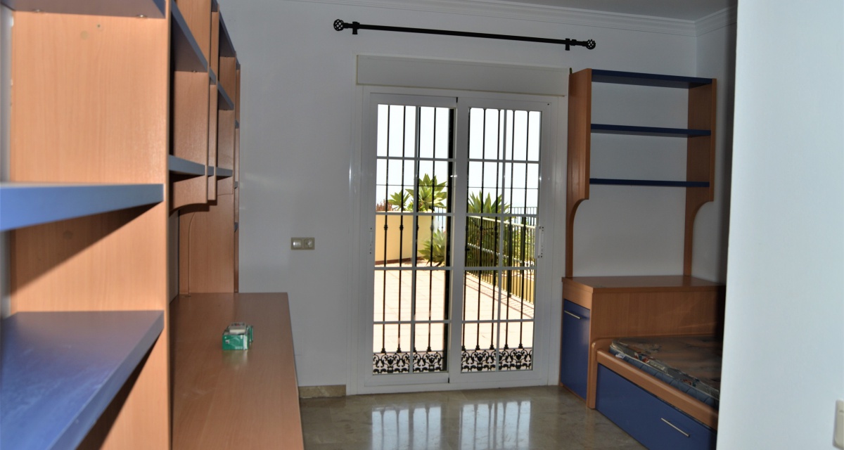 4 Bedrooms Bedrooms, ,3 BathroomsBathrooms,Villa,For Sale,1053