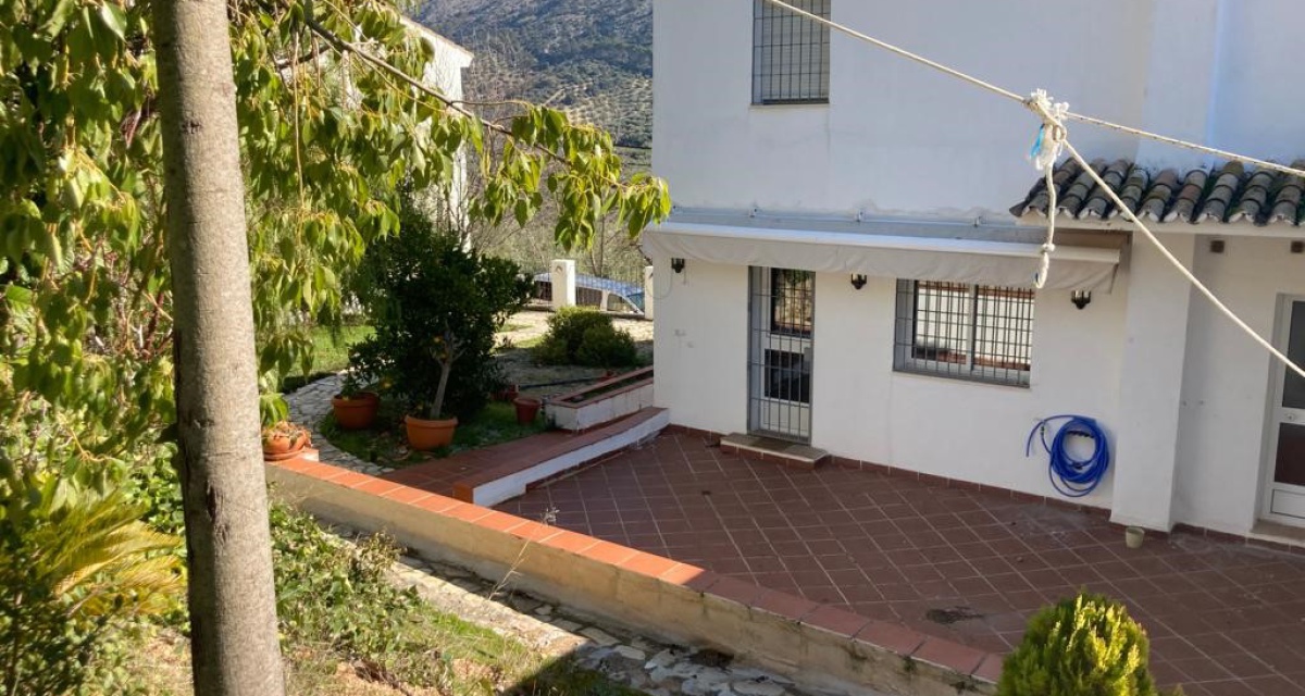 4 Bedrooms Bedrooms, ,3 BathroomsBathrooms,Villa,For Sale,1061