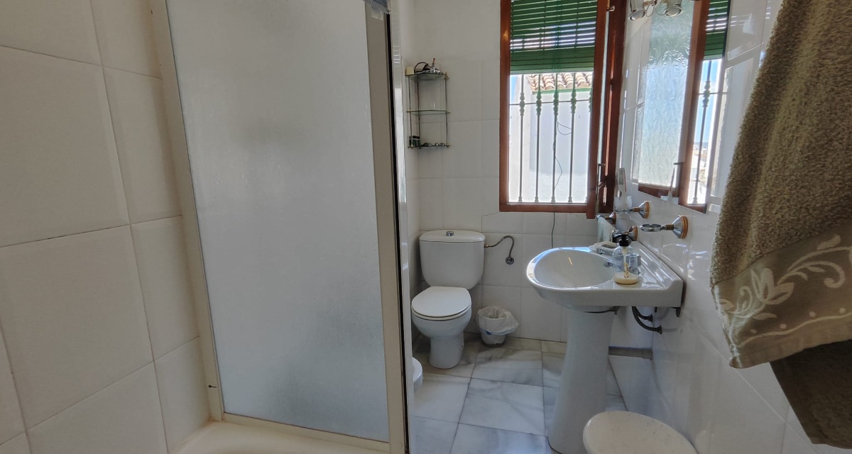 6 Bedrooms Bedrooms, ,2 BathroomsBathrooms,Villa,For Sale,1080